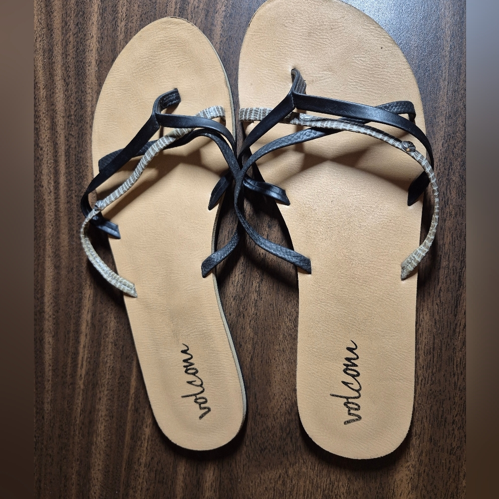 Volcom Women's Black and Tan Sandals